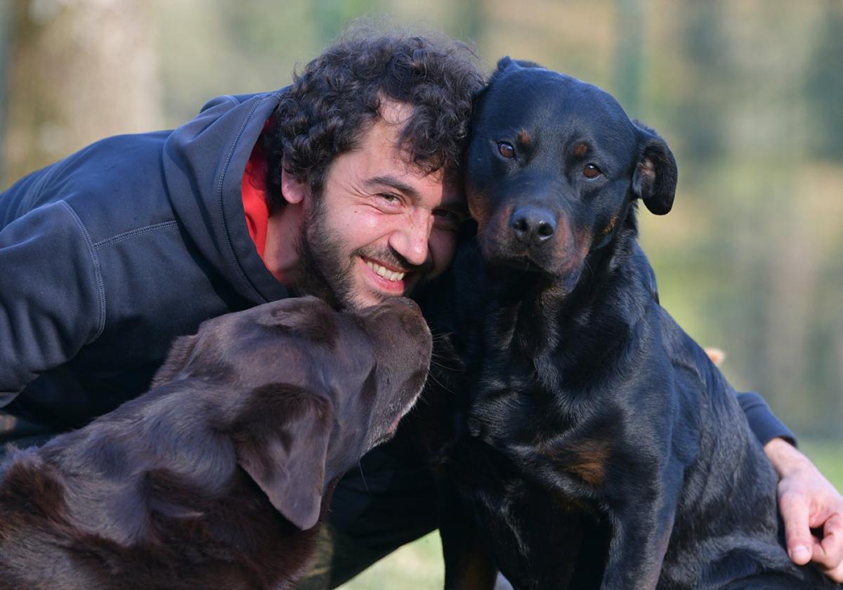 Hermosos son los perros que Kepa adiestra y aloja en Sitcan, en el Parque Natural de Pagoeta.