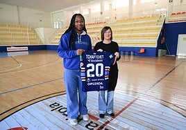 Lyndie Tchaptchet y Tati Garmendia hoy en Bidebieta.