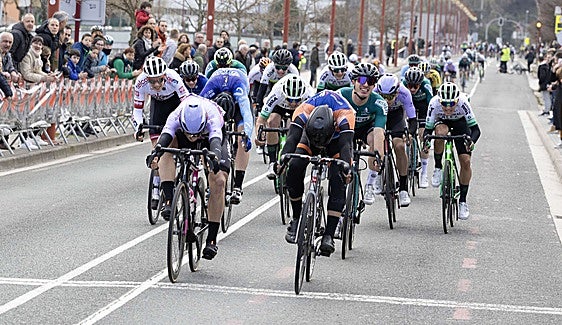 La llegada en Zumaia suele resolverse al sprint.