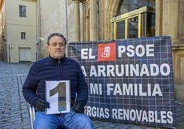 Cesar Vea, ante el parlamento de La Rioja.