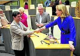 Mikel Lezama y Eider Mendoza en las Juntas Generales.