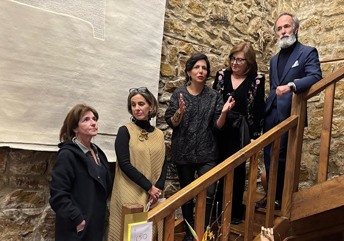 Patricia Fuentes de Cook & Pat, la diseñadora de joyas Charo Casteres, Mirian Badaró, directora de la galería; Pilar Landa, de Villa Flores, y el arquitecto Ignacio Barayazarra.