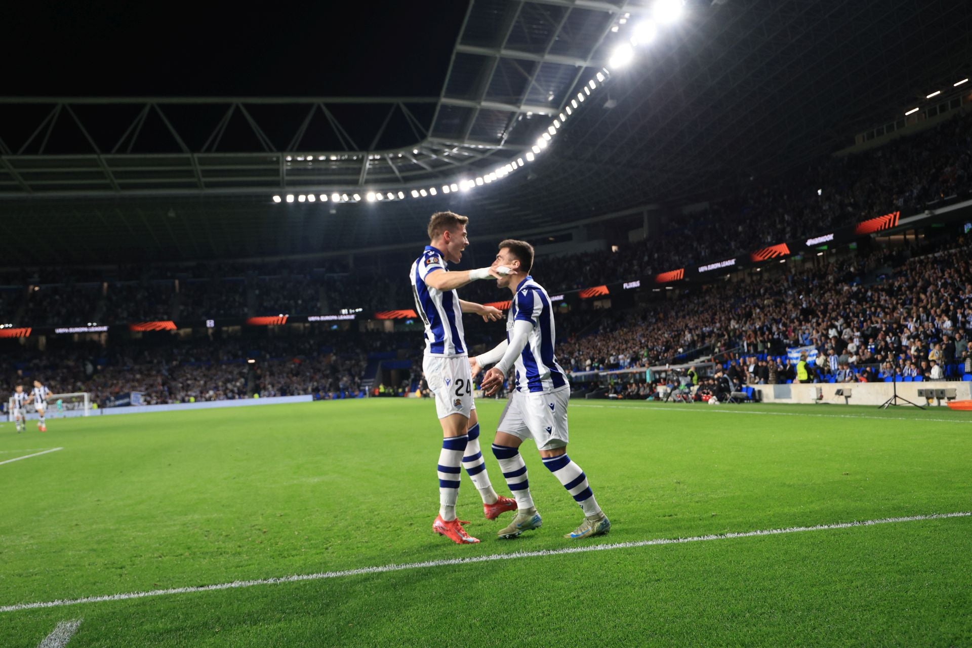 Sucic y Barrene celebran el primer gol.