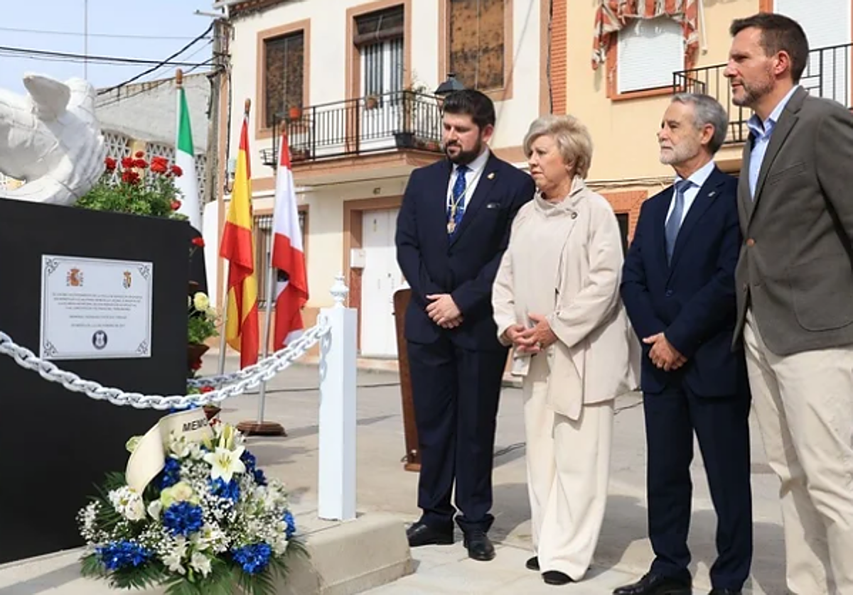 Alfonso Morcillo da nombre a una calle en Medellín, donde además se descubrió un monumento en especial a su memoria