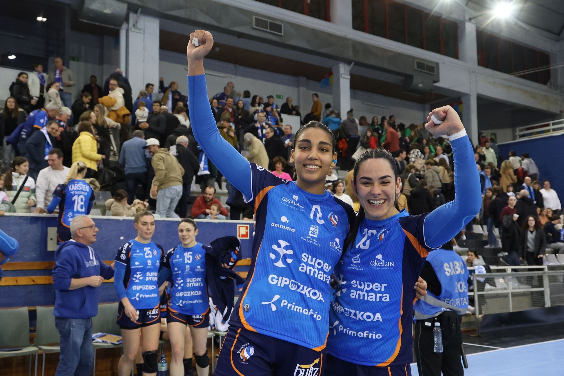 Carmén Arroyo y Laura Hernández, tras la última victoria europea en el Gasca.