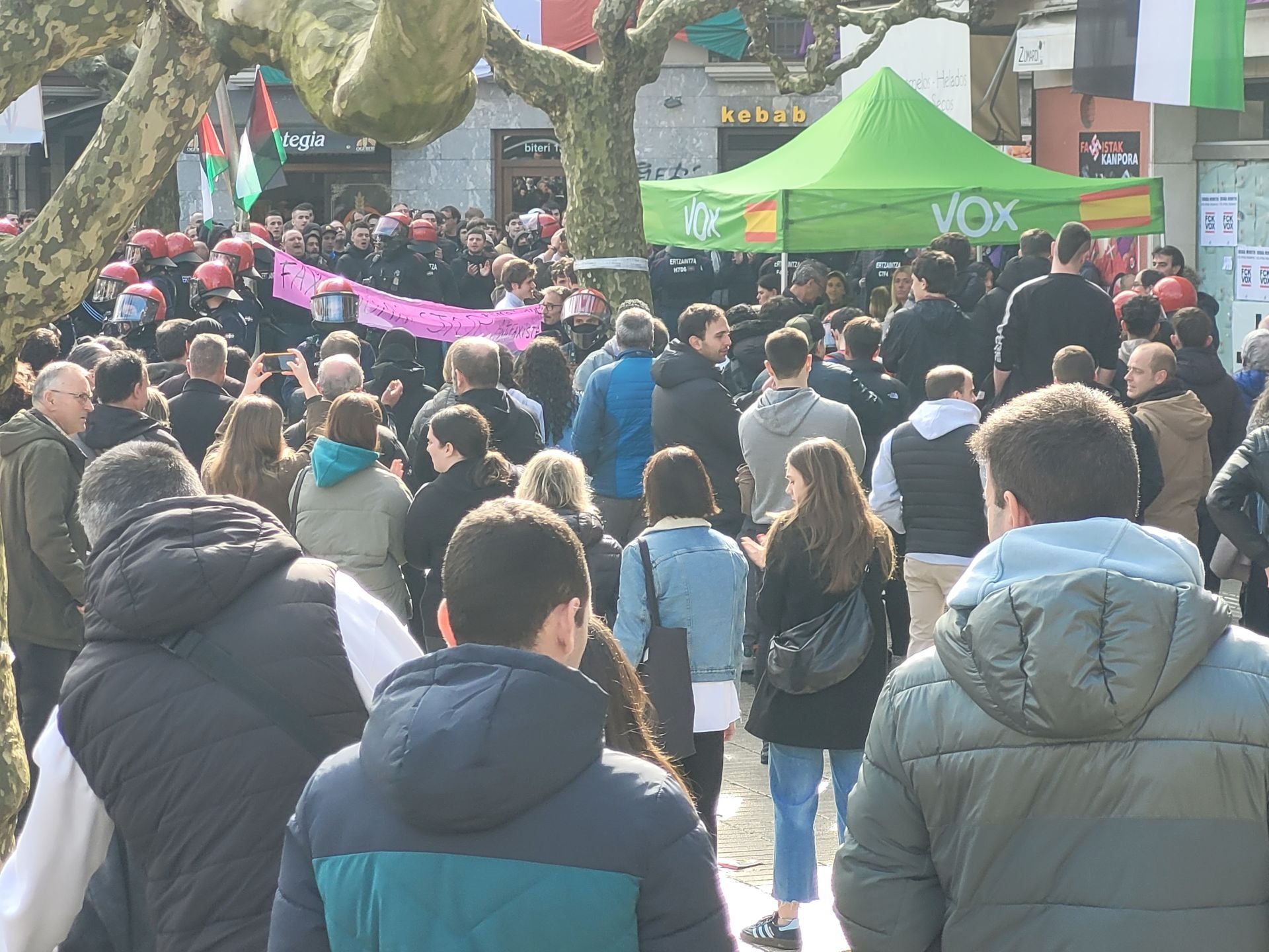 Vox instala una carpa «informativa» en el centro de Errenteria