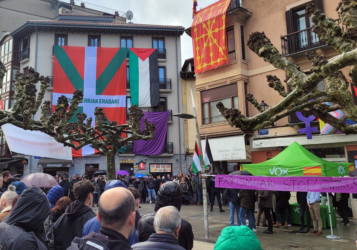 Vox instala una carpa «informativa» en el centro de Errenteria