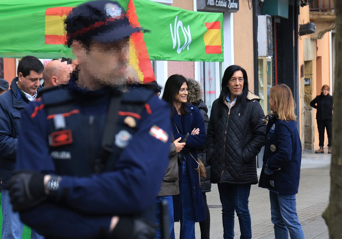 Vox instala una carpa «informativa» en el centro de Errenteria