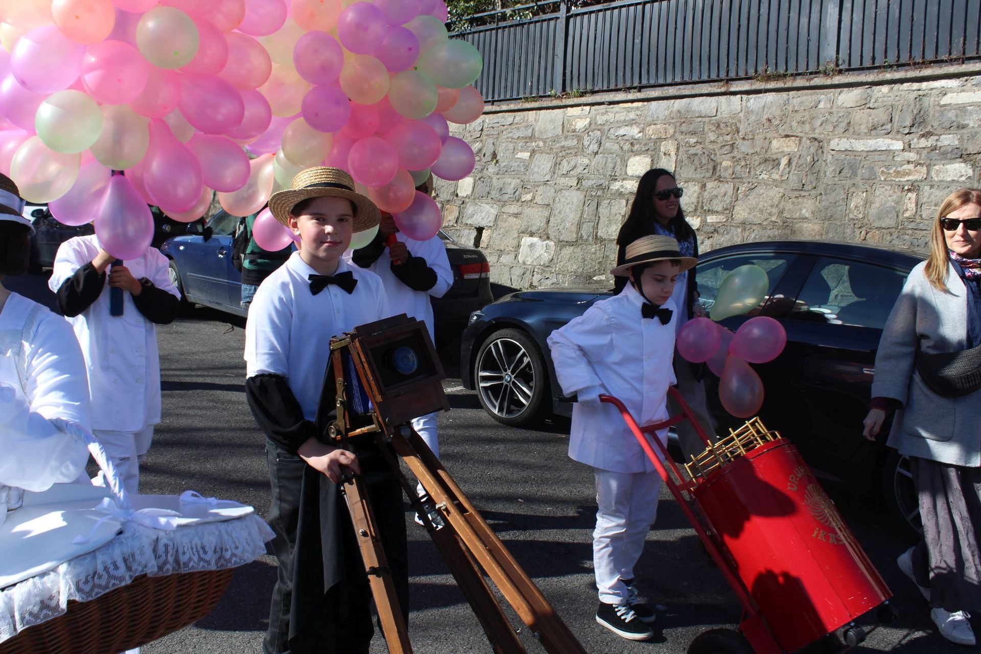 Colorida comparsa de Inude eta artzainak