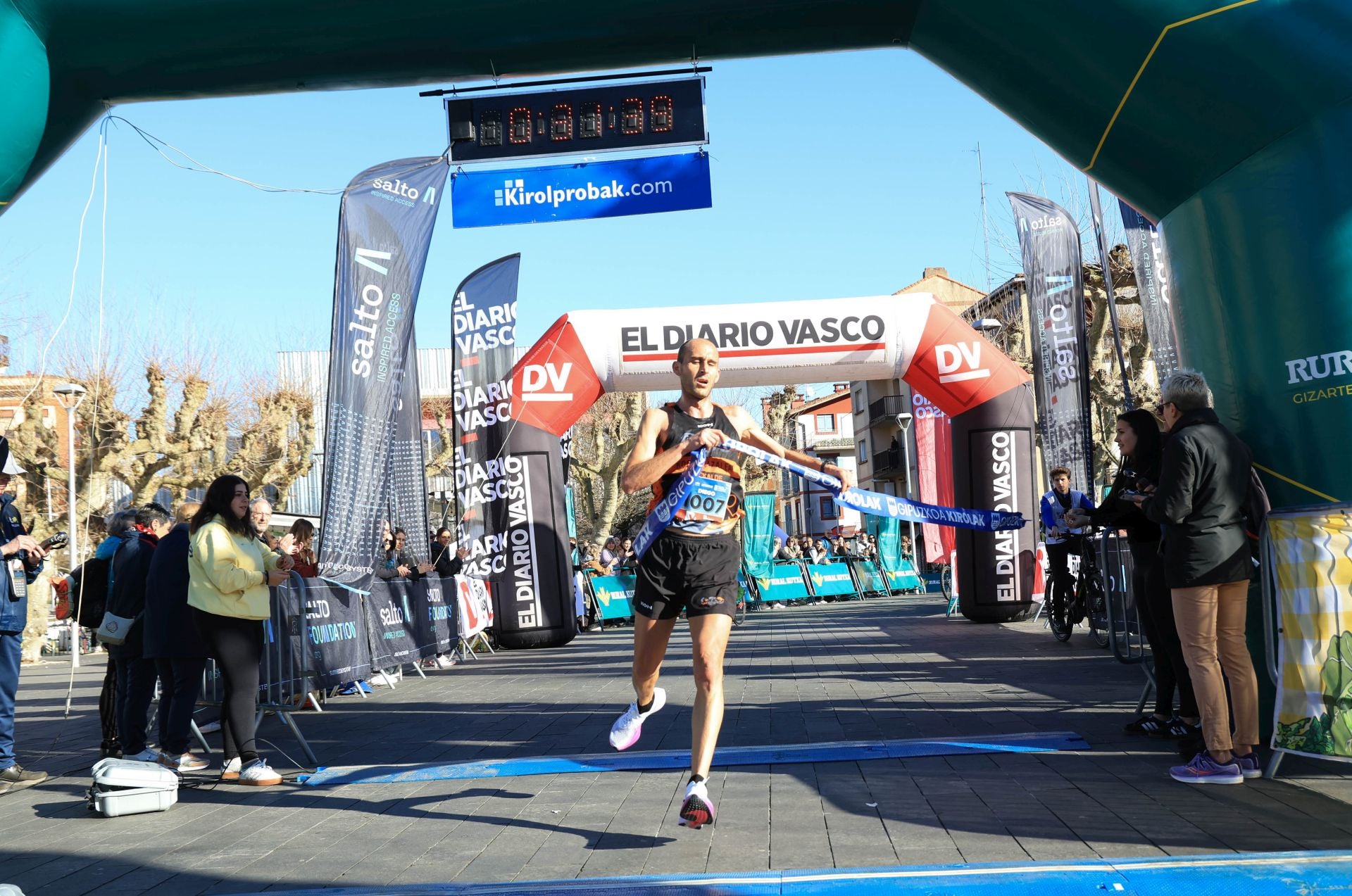 Cerca de 1.500 corredores han participado en la Media Maratón y 10K del Bidasoa