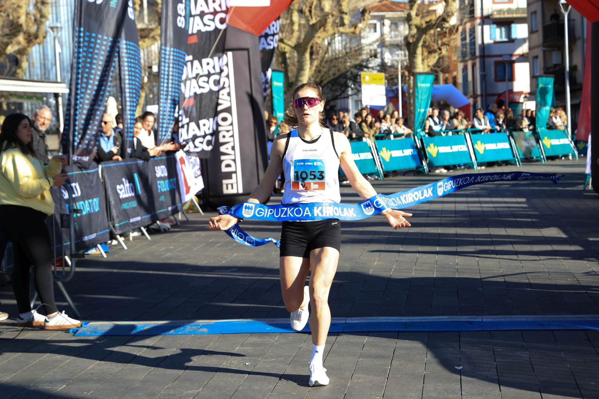 Cerca de 1.500 corredores han participado en la Media Maratón y 10K del Bidasoa