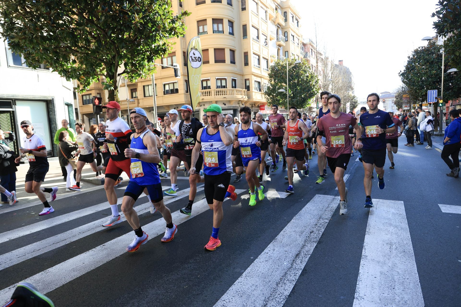 Cerca de 1.500 corredores han participado en la Media Maratón y 10K del Bidasoa