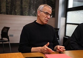 Manu Díaz durante la exposición de su proyecto.