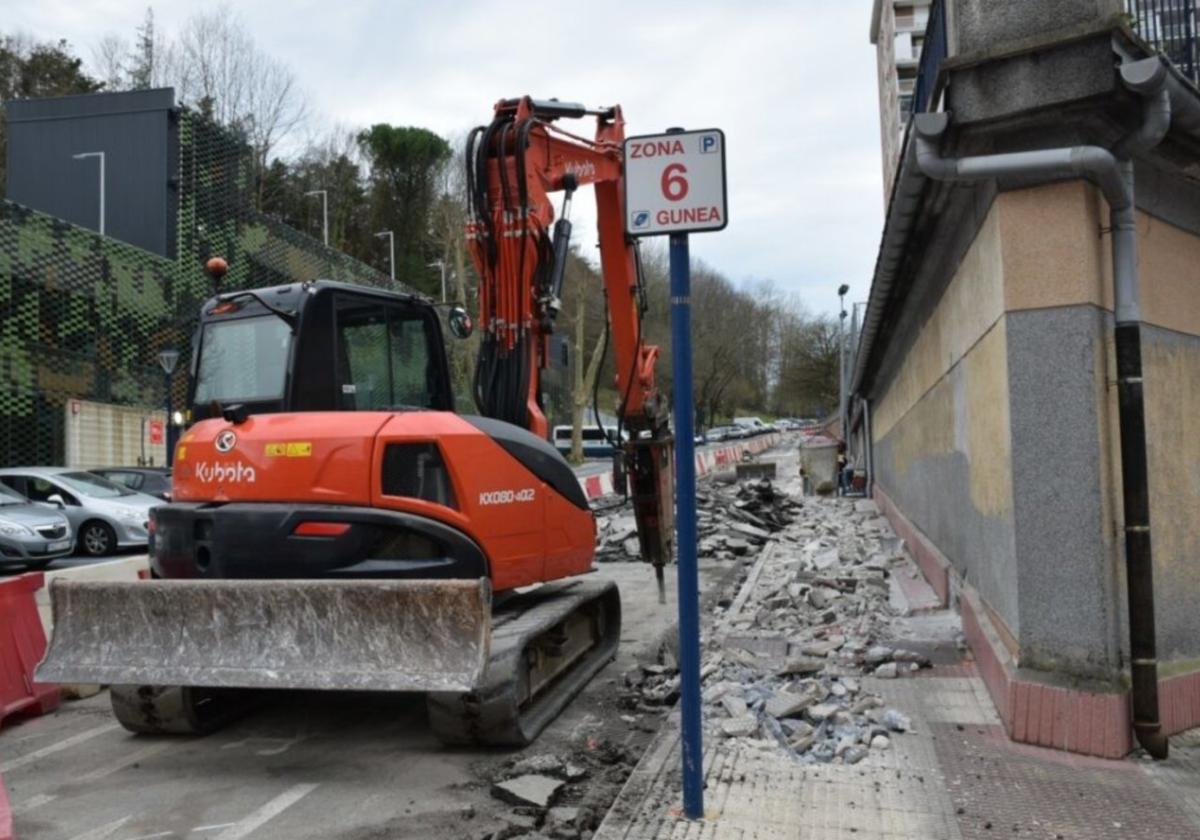 A lo largo de toda la calle, además de reducirse el ancho de la calzada, se elevarán los pasos peatonales con el objetivo de reforzar la seguridad.