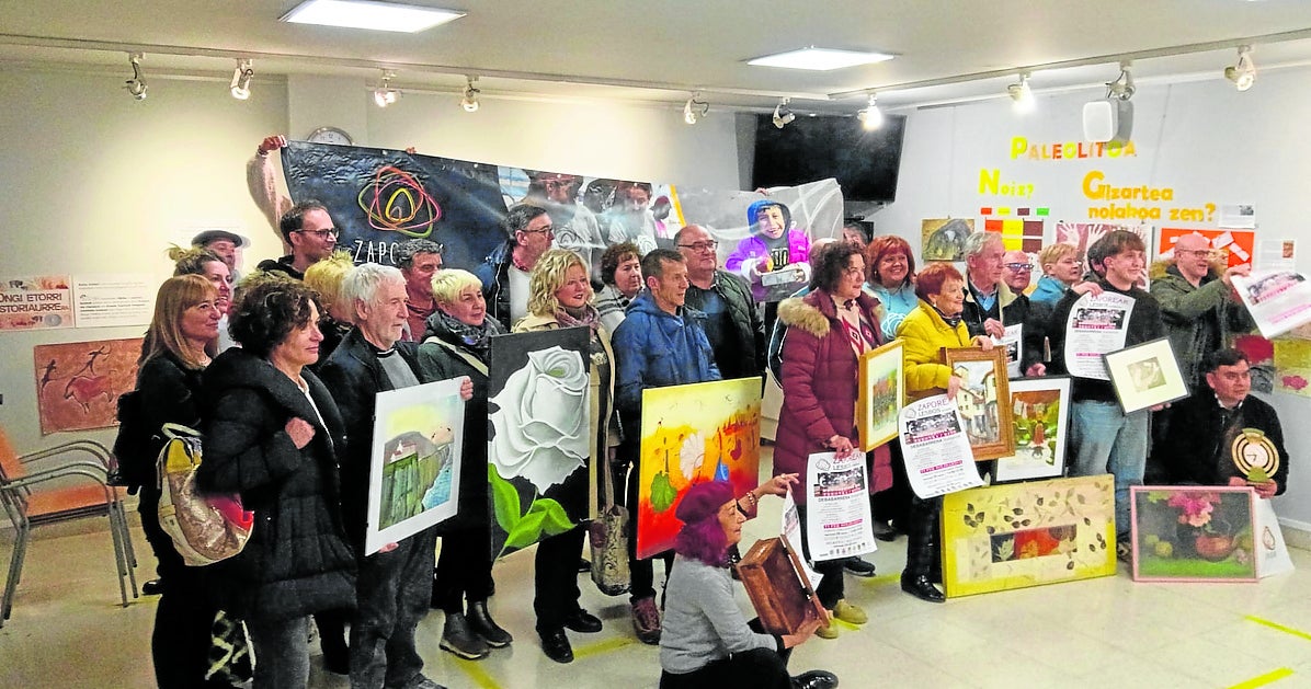 Los artistas presentaron las obras que saldrán a sorteo para recaudar fondos para Zaporeak.