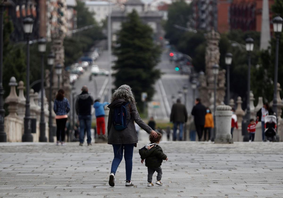 La ayuda de 1.000 euros a los padres con un hijo