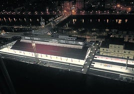 Vista nocturna de la Estación de Renfe desde un bloque vecino.