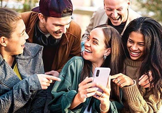 Un estudio señala la vulnerabilidad de los jóvenes a la hora de identificar noticias falsas