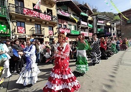 Una edición anterior del Carnaval de Pasai Donibane que se basa en un mismo tema para ambientar las calles y disfrazarse.