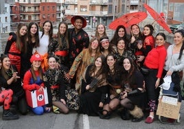 Una cuadrilla de jóvenes de Elgoibar durante el Carnaval del pasado año.