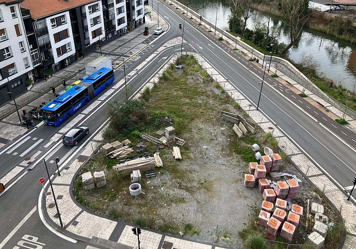 La parcela triangular a la entrada de Txomin se destinará a equipamiento del barrio.