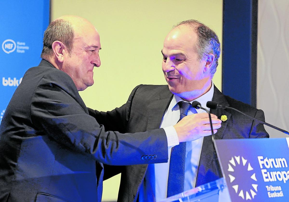 Andoni Ortuzar y Jordi Turull, en el desayuno informativo que este último ofreció ayer en Bilbao.