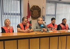 Felix Zubia ha estado arropado por los miembros de la Junta Local de Zarautz en la Cofradía Elkano.