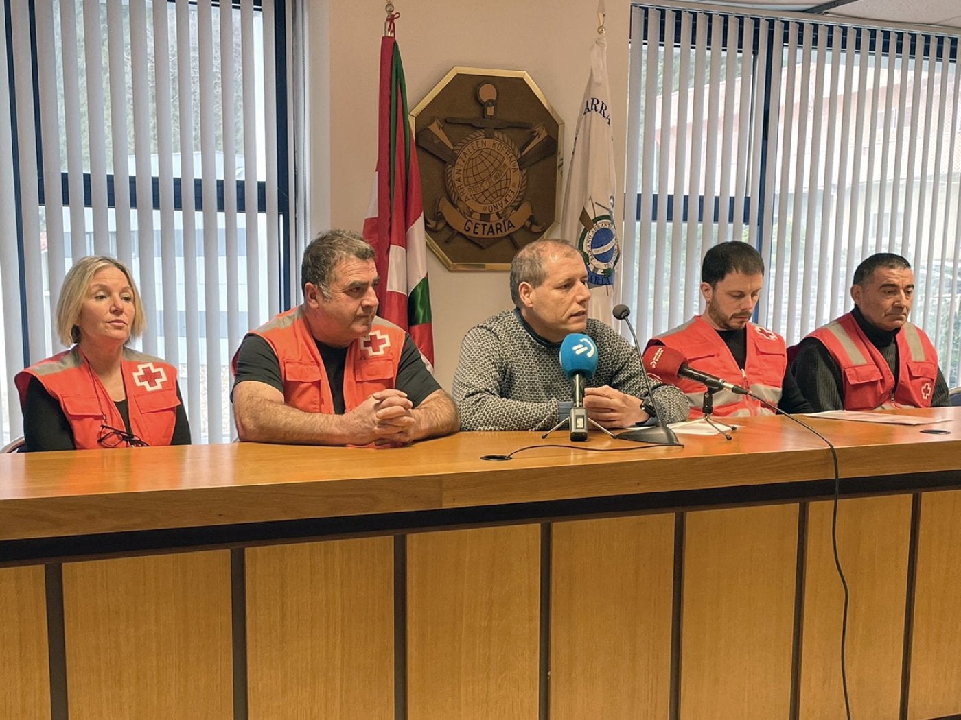 Felix Zubia ha estado arropado por los miembros de la Junta Local de Zarautz en la Cofradía Elkano.