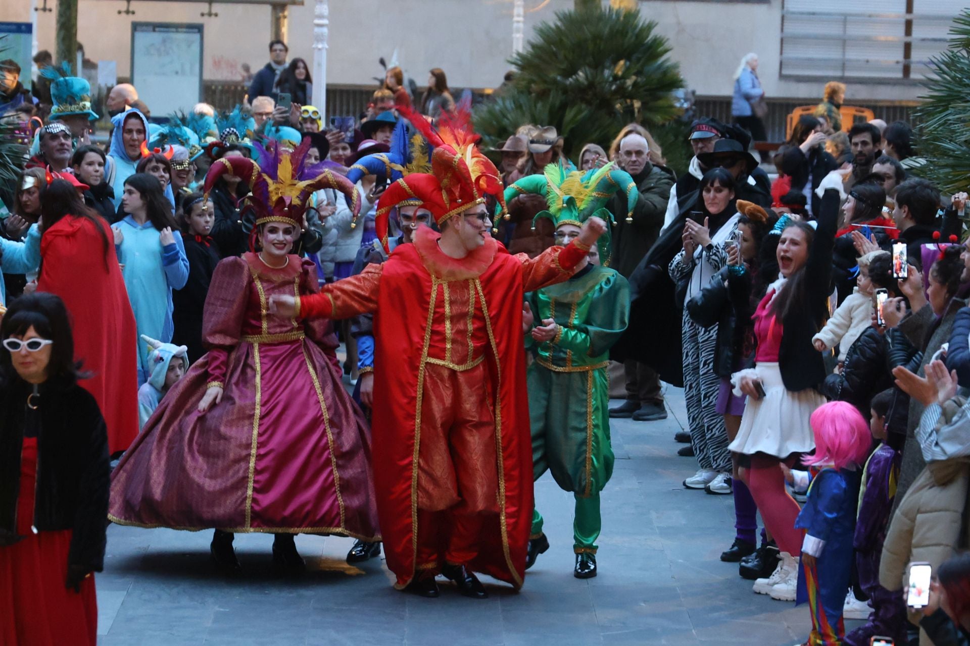 Ongi etorri, Dios Momo