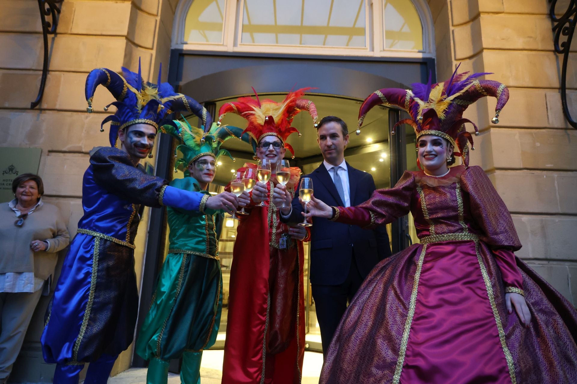 Ongi etorri, Dios Momo