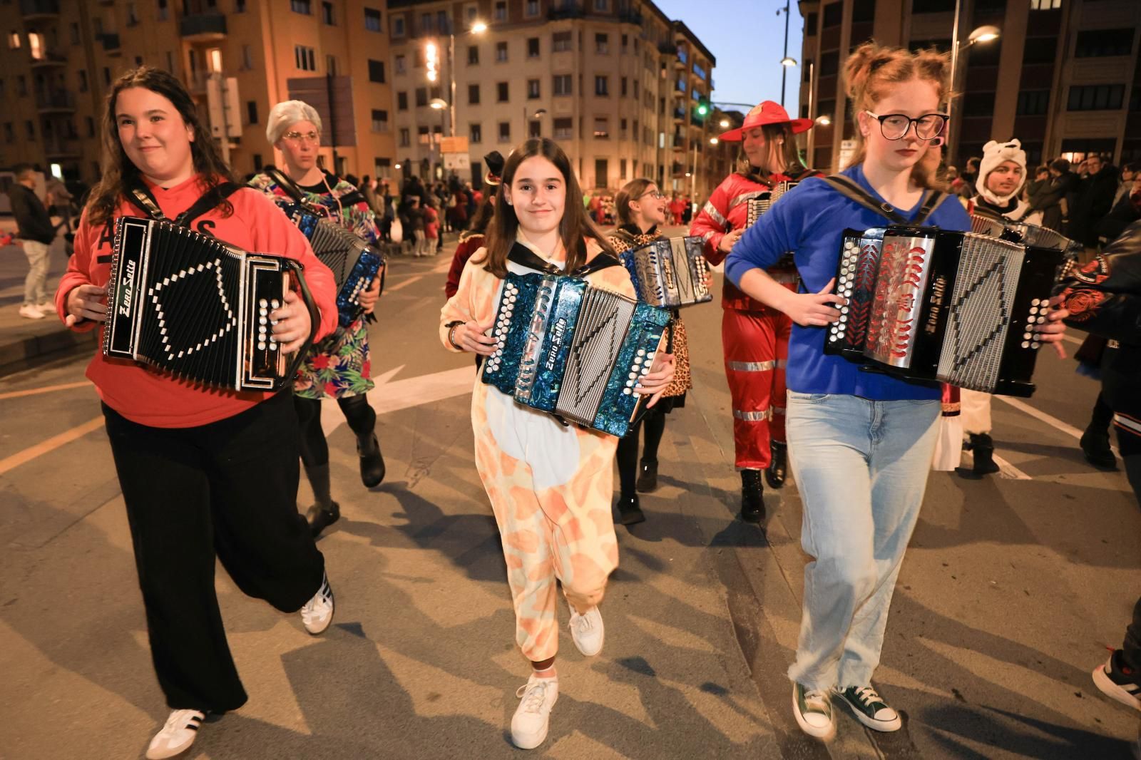 Irun disfruta de sus Carnavales al ritmo de Zanpantzar