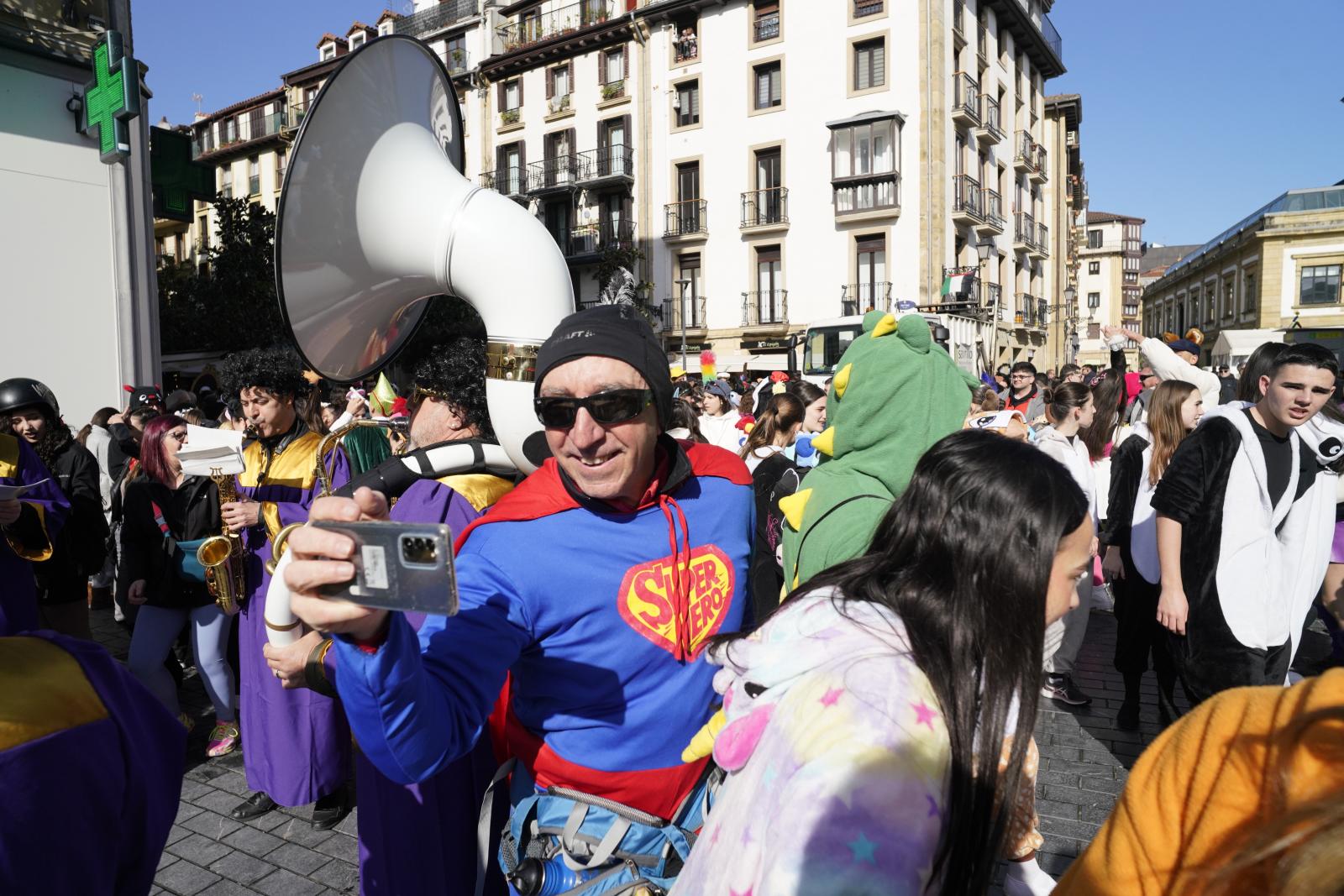 Animadas &#039;mañanitas&#039; carnavaleras en San Sebastián