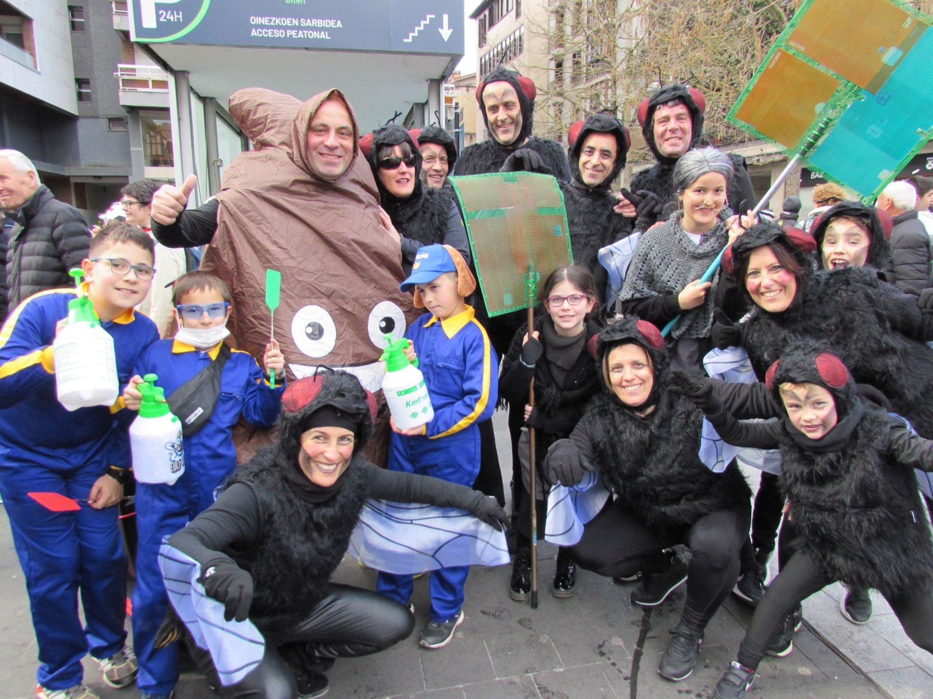 Gran ambiente en el desfile del carnaval de Arrasate