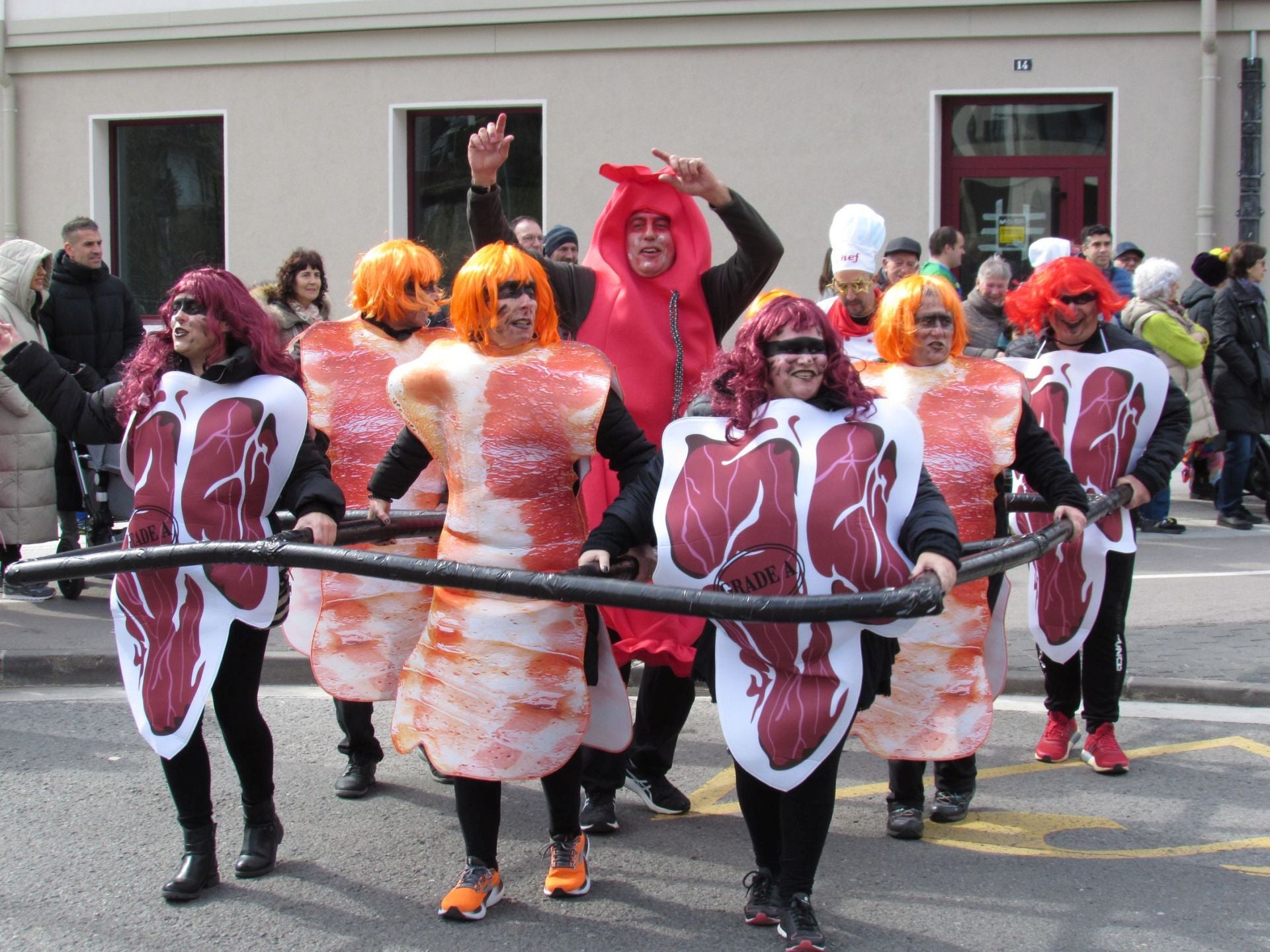 Gran ambiente en el desfile del carnaval de Arrasate