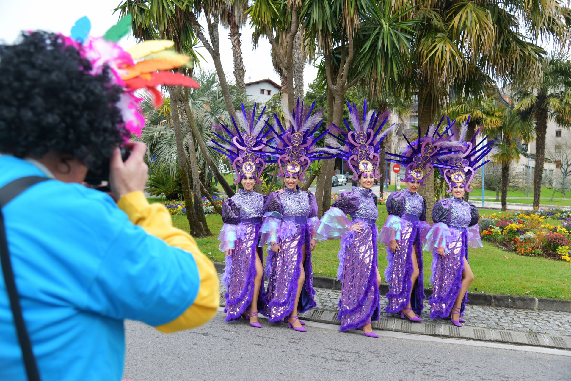 El colorido desfile de comparsas en Errenteria