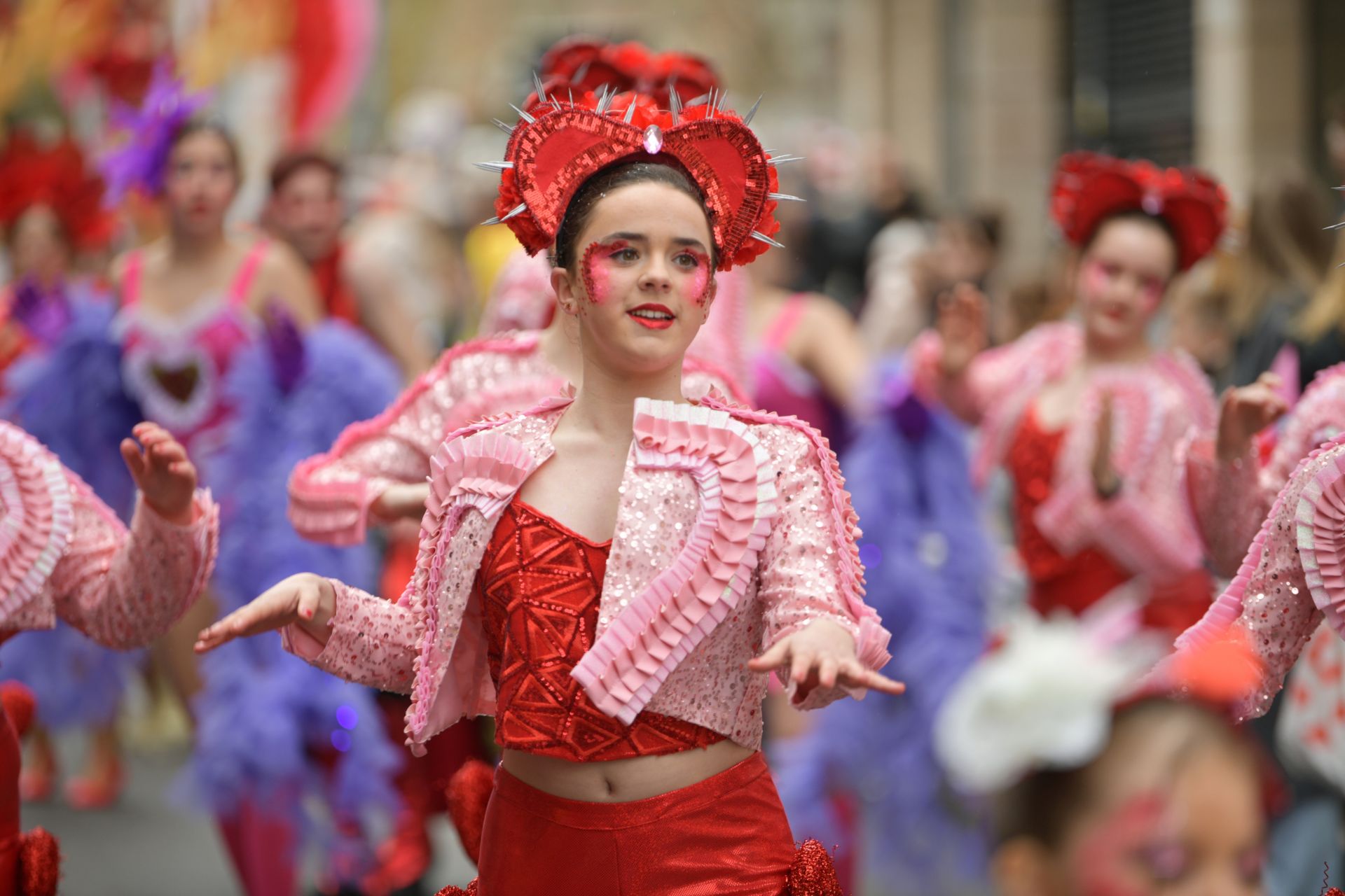 El colorido desfile de comparsas en Errenteria