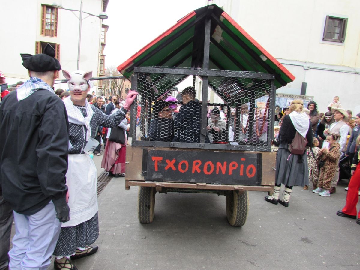 Aretxabaleta desbordó imaginación en el domingo de Carnaval