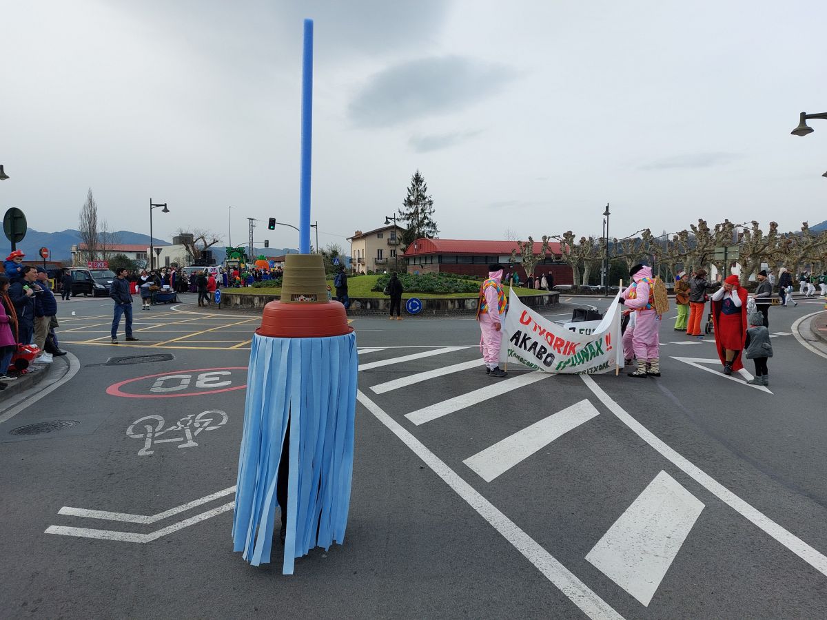 Biking Airlines, Heidi y Chimo Bayo en el desfile de Hondarribia