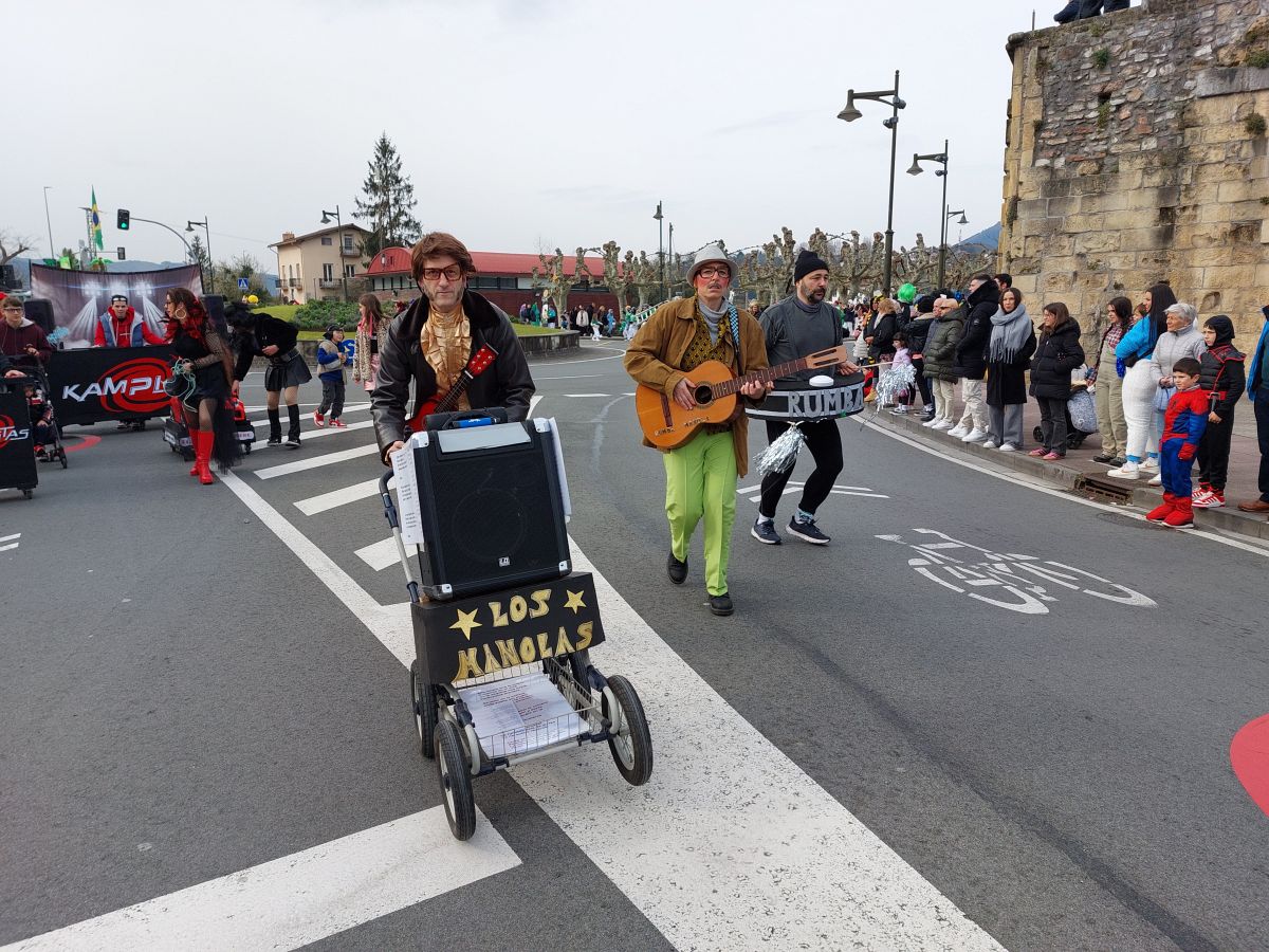 Biking Airlines, Heidi y Chimo Bayo en el desfile de Hondarribia