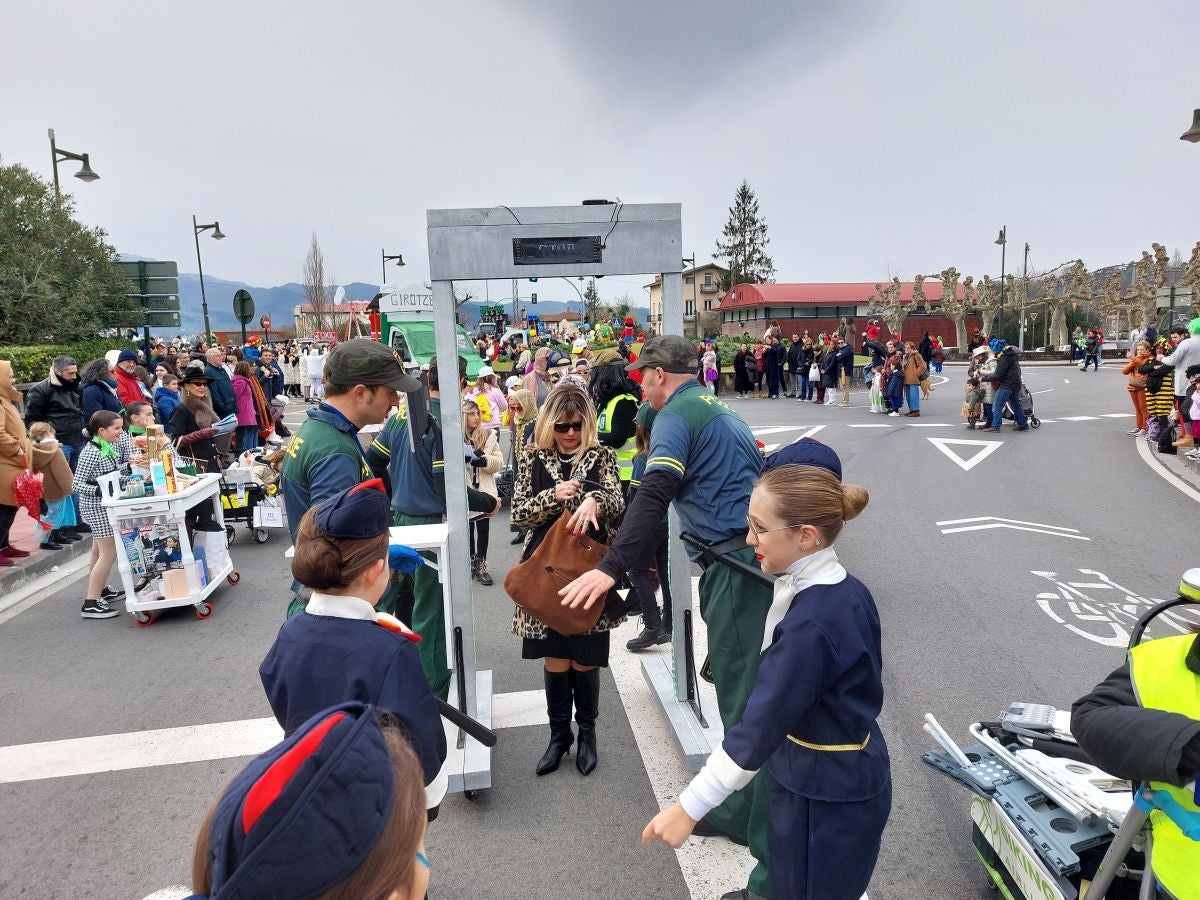Biking Airlines, Heidi y Chimo Bayo en el desfile de Hondarribia