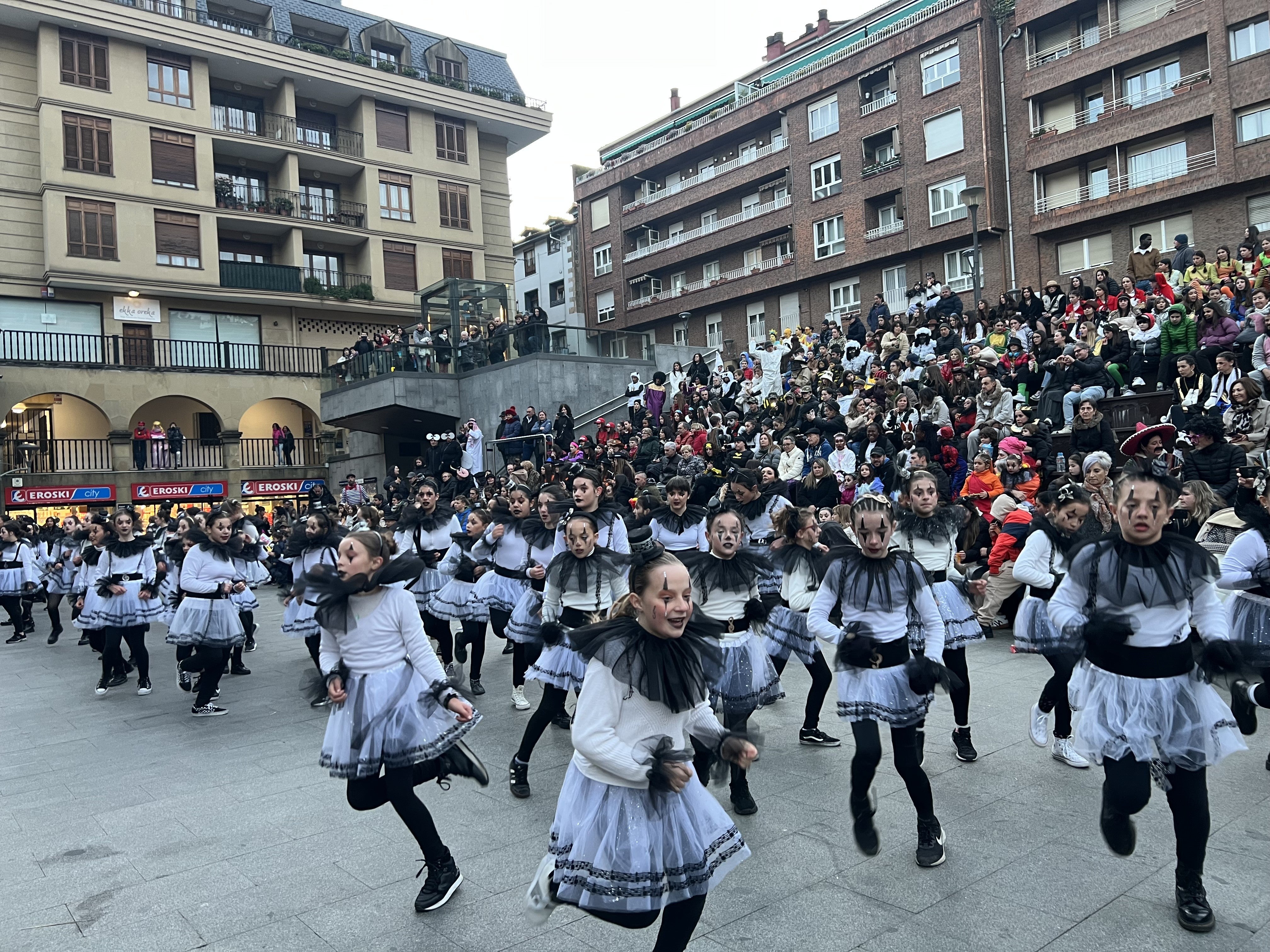 El Papa Erundino I, de fiesta en Urretxu por Carnaval