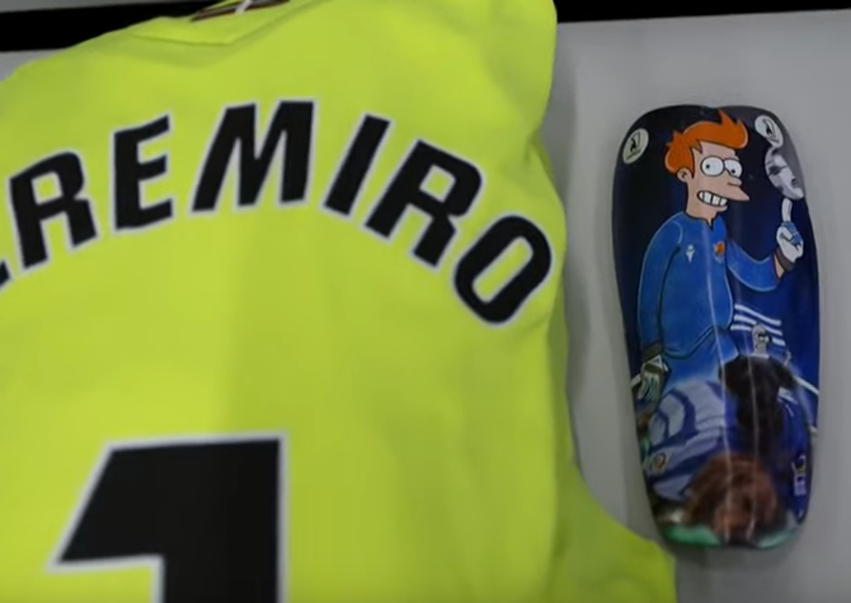 Imagen secundaria 1 - De protectores como pastillas de jabón a un Remiro de &#039;Futurama&#039;: las curiosas espinilleras de los jugadores de la Real