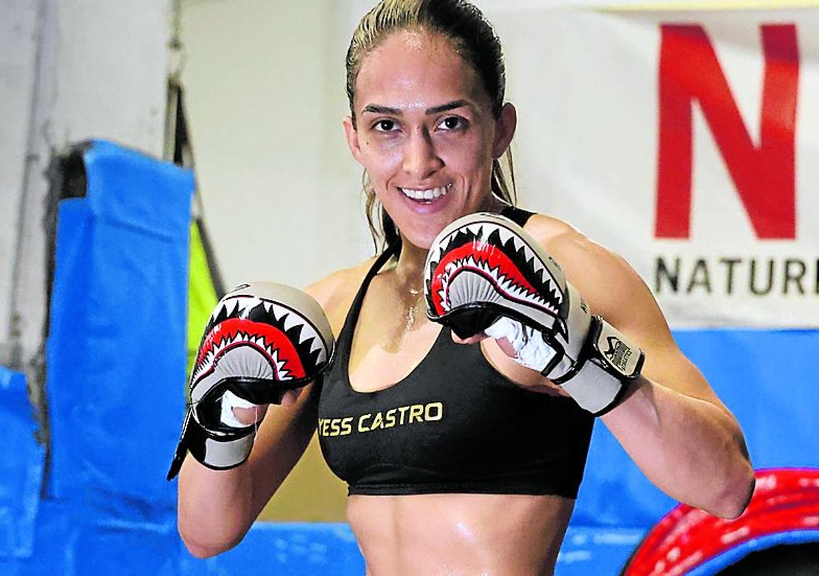 Yess Castro, en acción durante uno de sus entrenamientos en el Nature Fight Club ubicado en Errenteria.