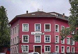 Fallece un trabajador al quedar atrapado por una máquina en una empresa de Elorrio