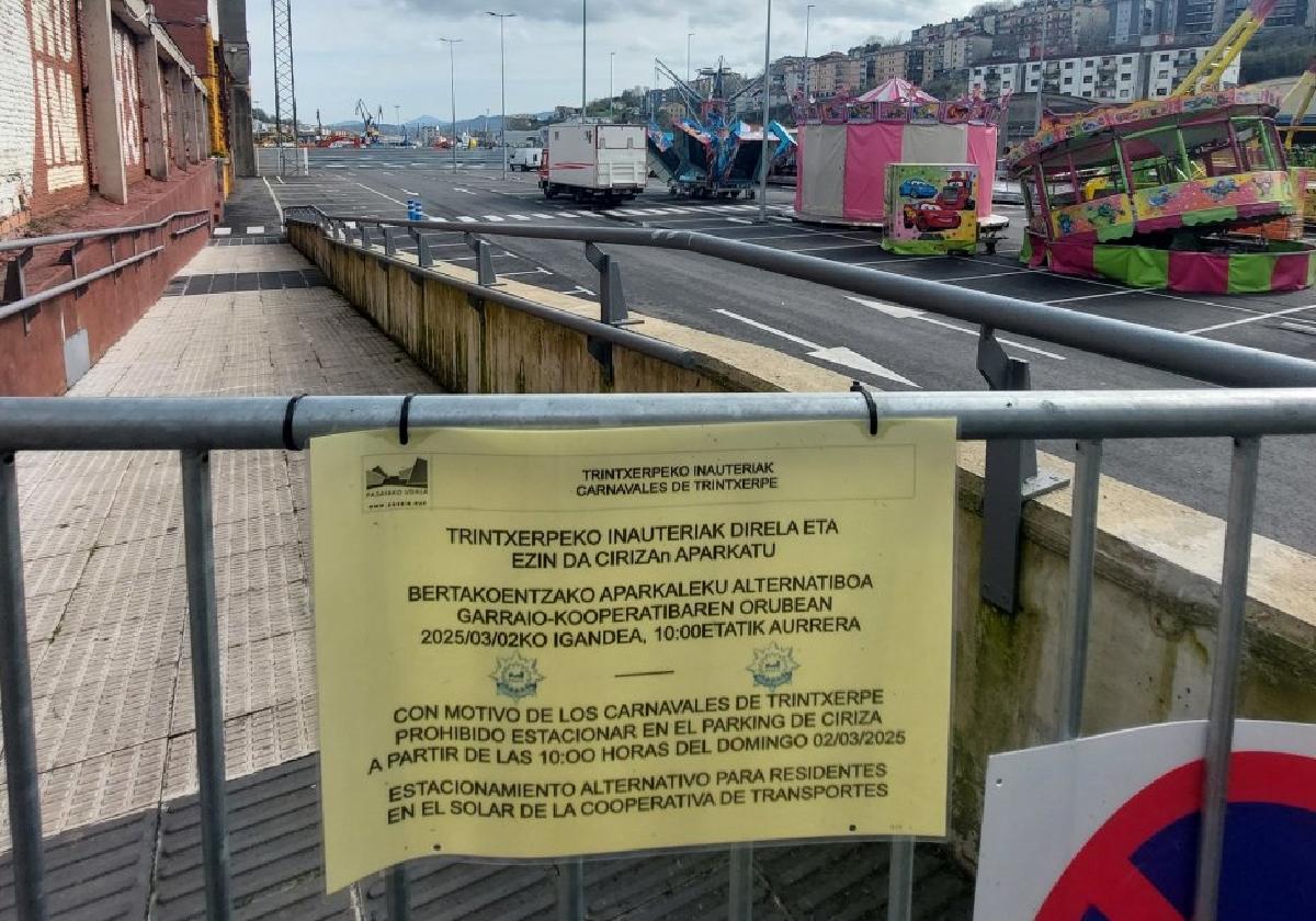 Los feriantes ya han comenzado a montar sus atracciones en el aparcamiento de Ciriza.
