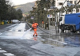 Intensa labor de limpieza en las calles y plazas.