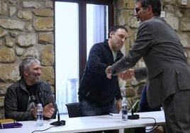 La Comisión Gestora, provisional hasta las elecciones municipales de 2027, de la Entidad Local Menor de Igeldo se constituyó ayer de manera oficial en el edificio Itsas Aurre. Al acto acudieron el alcalde Eneko Goia, la diputada general de Gipuzkoa Eider Mendoza y los representantes de la comisión compuesta por 4 representantes de EH Bildu y uno del PNV.