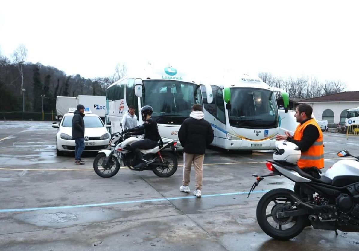 Novedades en el carné de conducir: más prácticas en carretera para las motos y cursos para recuperar puntos