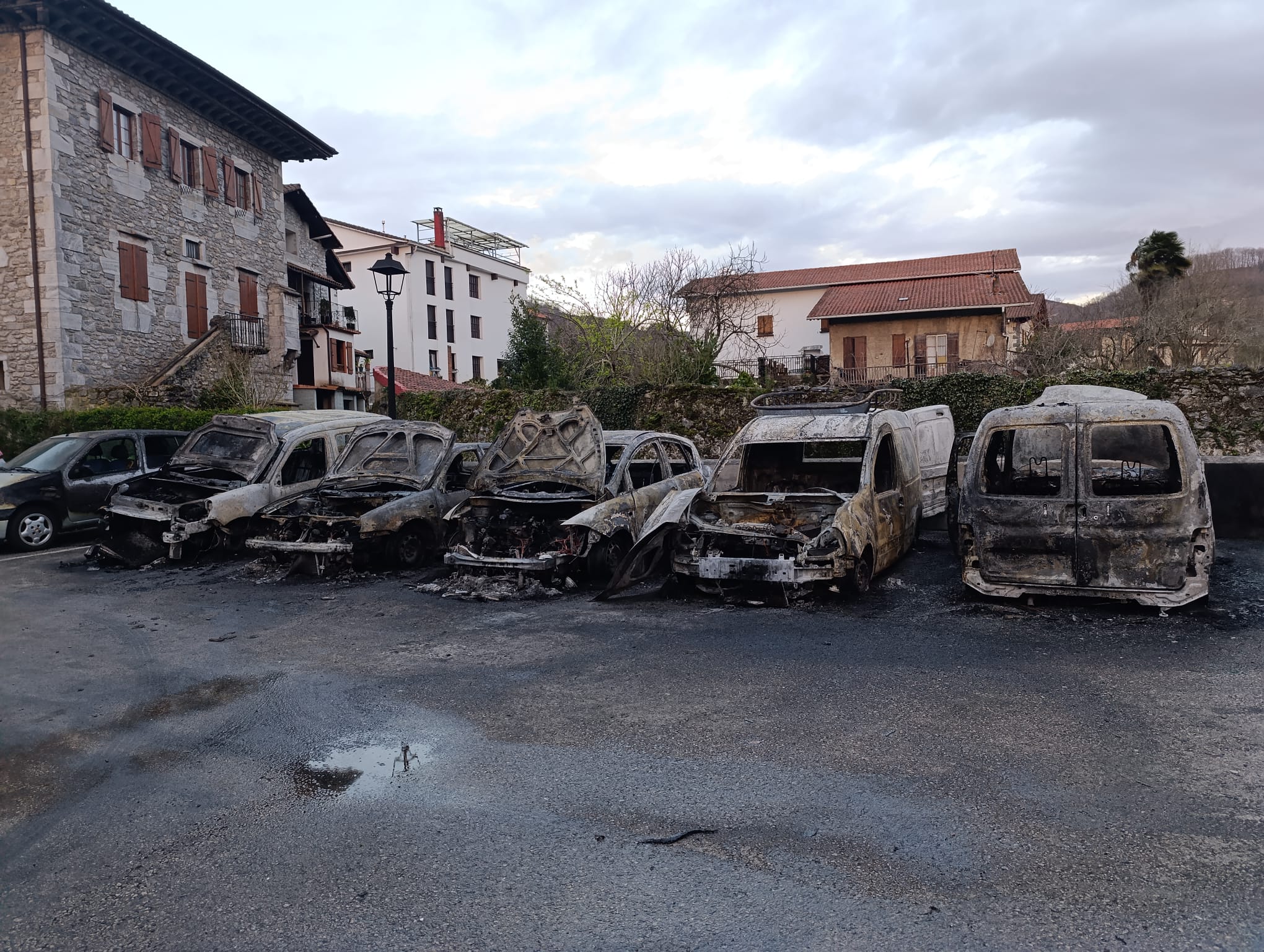 Diez coches incendiados en Lesaka