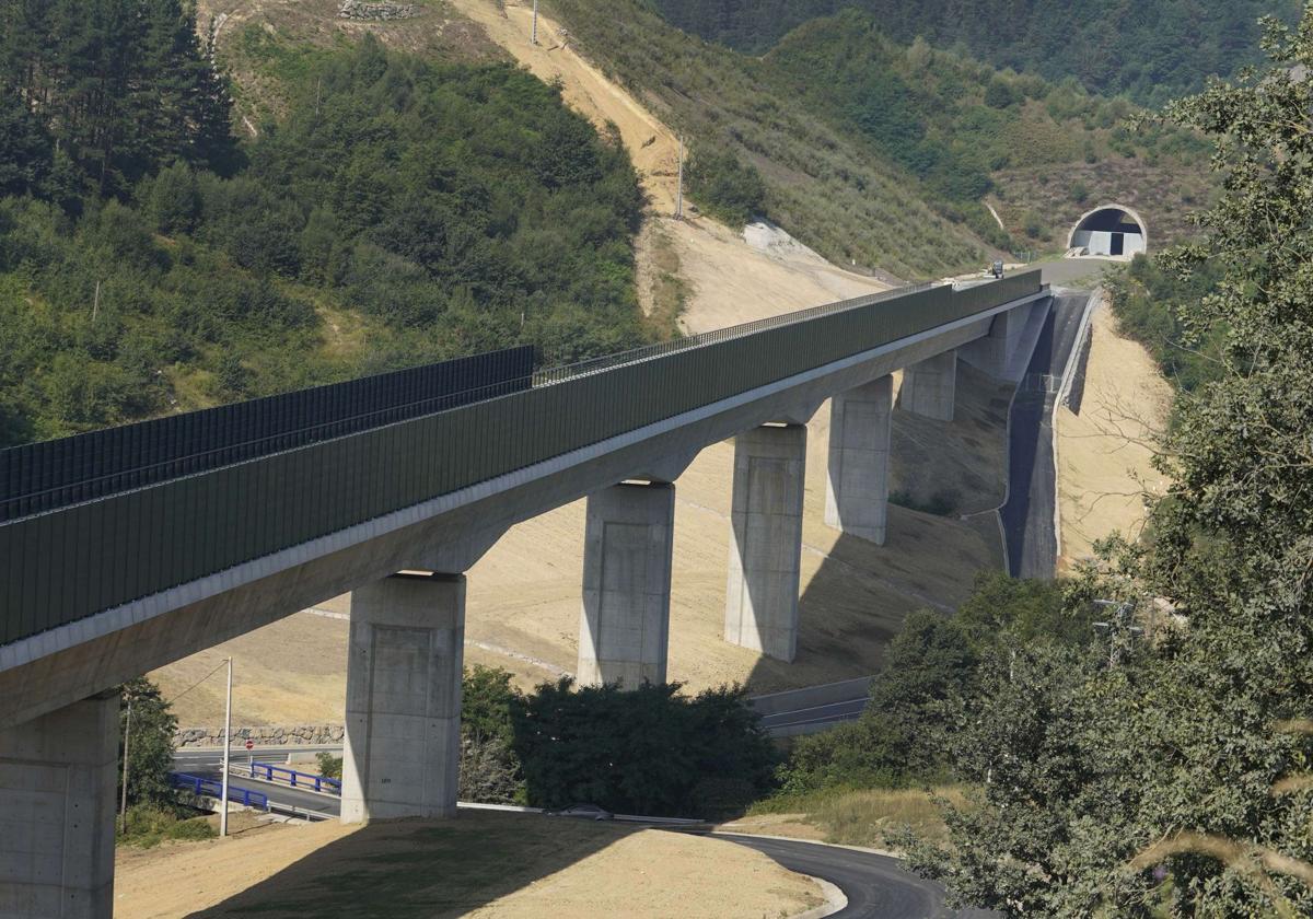 Tramo del TAV construido entre Antzuola y Ezkio.